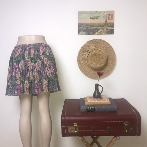 🌲3/$20 Frenchi Lined Flowy Soft Floral Pleat Pink Skirt M - Picture 2 of 9